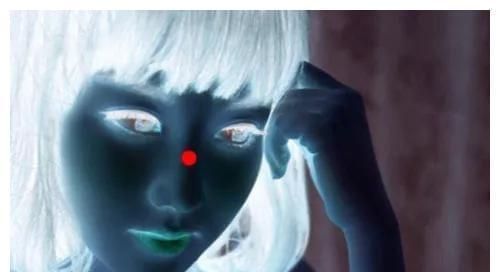 从门缝往屋里偷看是什么词语