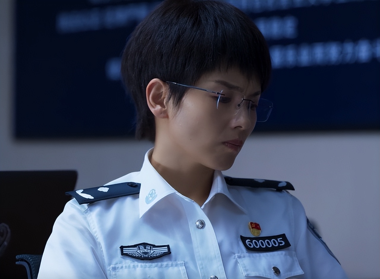 蒋欣的麒麟臂,宋佳的法令纹,打了多少“花瓶”女星的脸