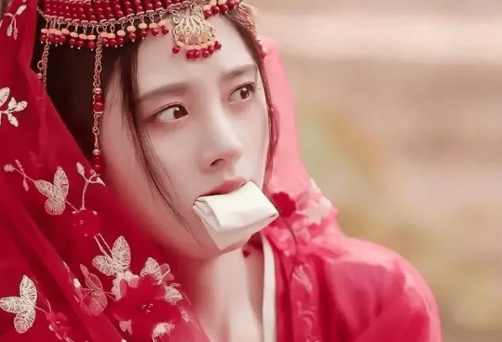 蒋欣的麒麟臂,宋佳的法令纹,打了多少“花瓶”女星的脸