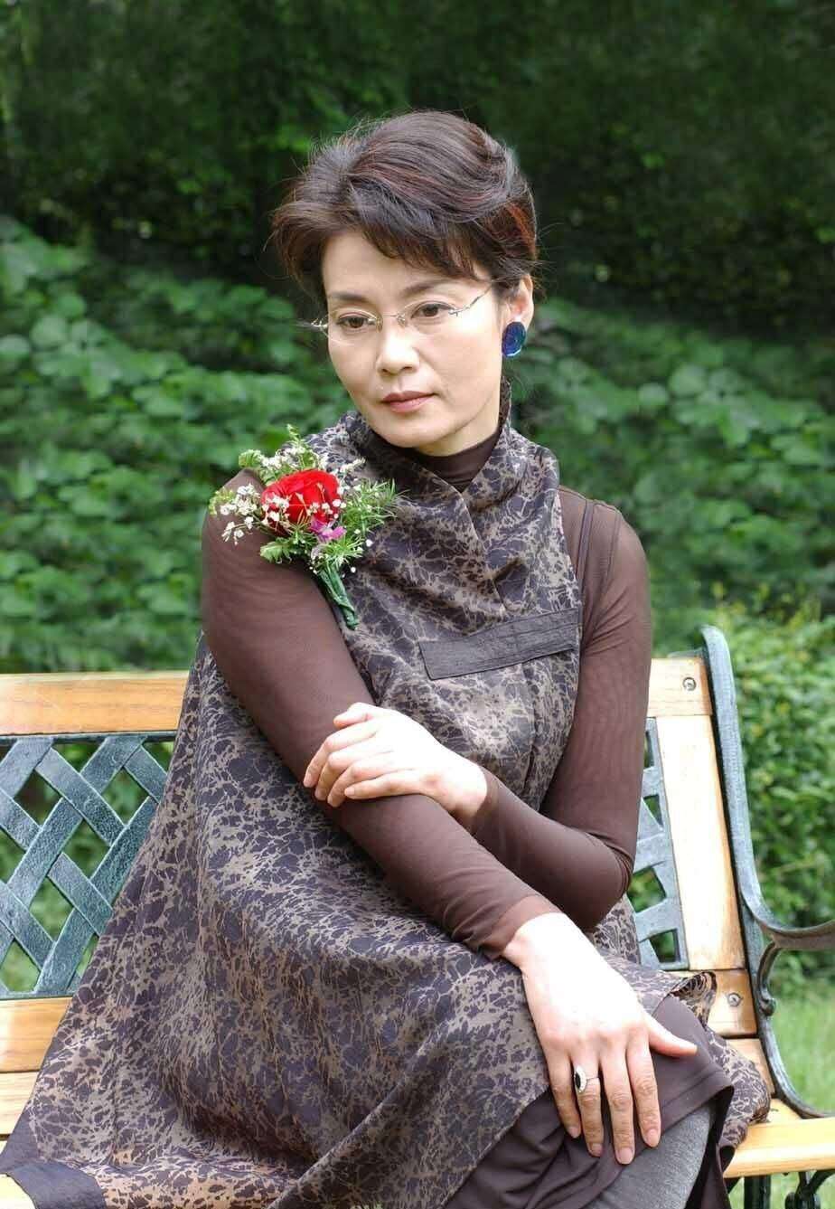 潘虹:离婚后又经历3段失败恋情,而今她的感悟让人心碎