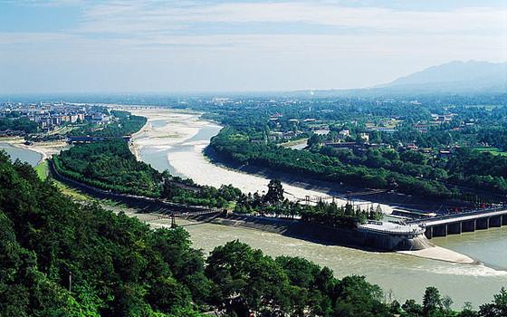 2、四天游,建议大家前往四川都江堰参观游玩。