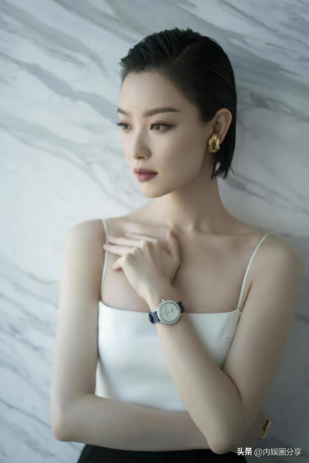 倪妮个人资料介绍： 34岁魅力十足的倪妮，身材火辣性感迷人