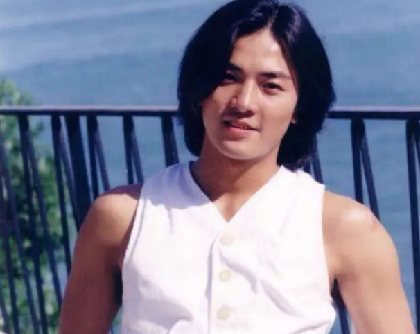 蒙嘉慧个人资料：不幸福的原生家庭长大，与郑伊健婚后丁克，48岁依旧美丽