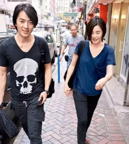 蒙嘉慧个人资料：不幸福的原生家庭长大，与郑伊健婚后丁克，48岁依旧美丽