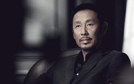 陈道明的个人资料年轻的照片（陈道明年轻时旧照曝光 五官立体混血感十足）