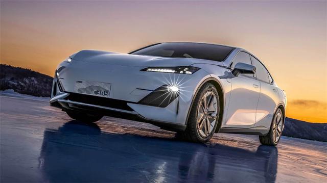 长安c 385最新动态(UNI-V纯电动版长安C385官图发布)(1)