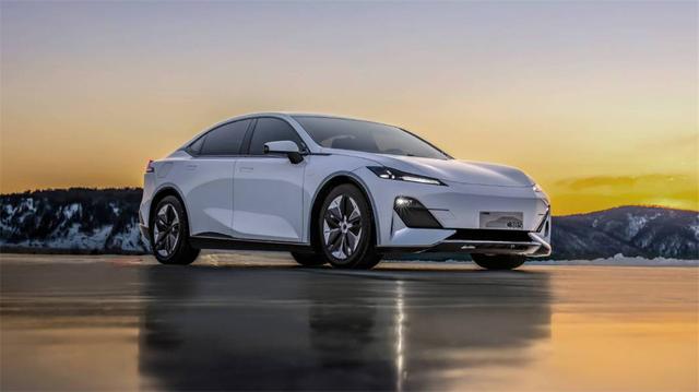 长安c 385最新动态(UNI-V纯电动版长安C385官图发布)(3)