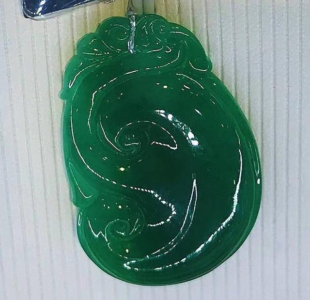 翡翠鉴别最常见的方法(翡翠常见的辨别方法)(3)