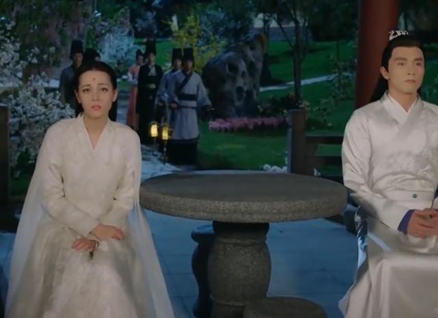 枕上书中帝君为何总戏弄凤九(枕上书首次圆房后)(1)