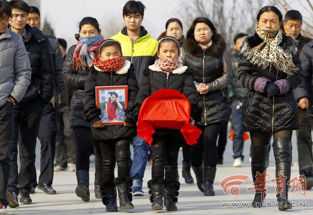 癌症女孩李娜去世了吗(最美癌症女孩李娜下葬)(1)