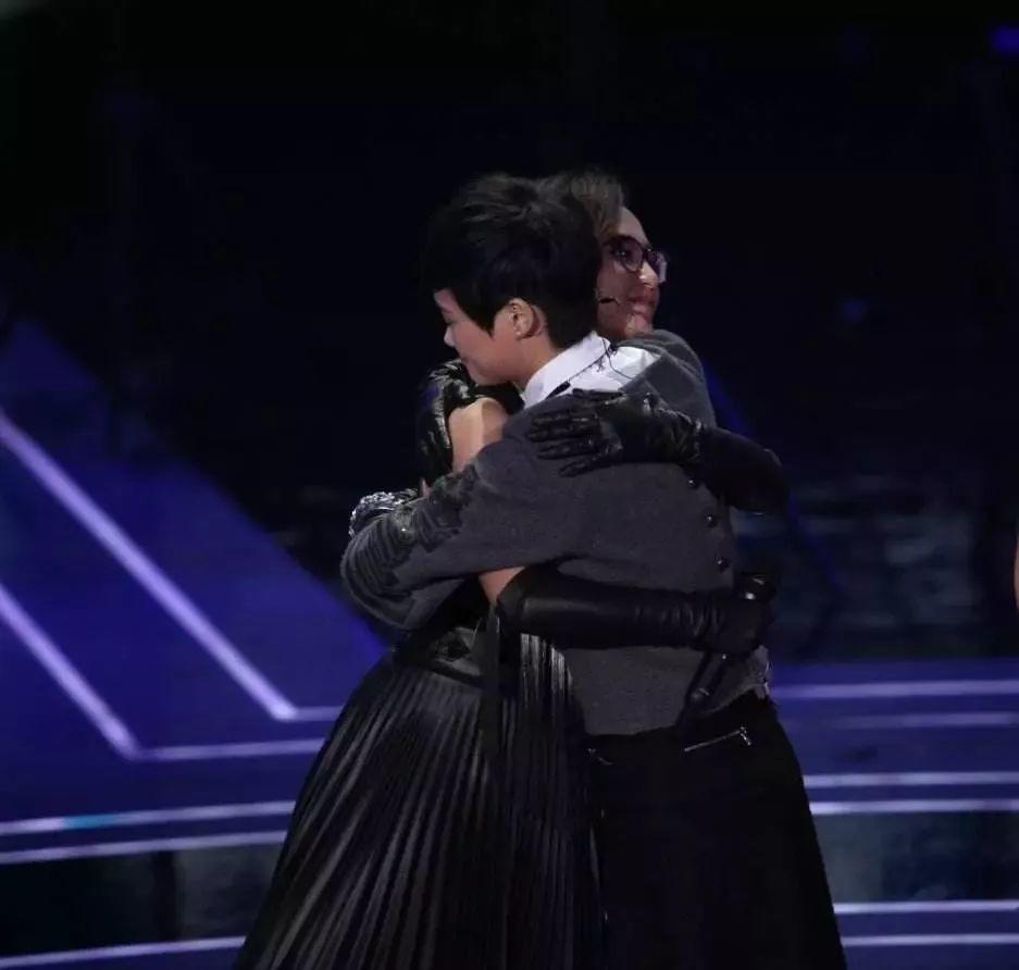 “超女”里人缘最好的歌手周笔畅，十年磨一剑，一朝试锋芒