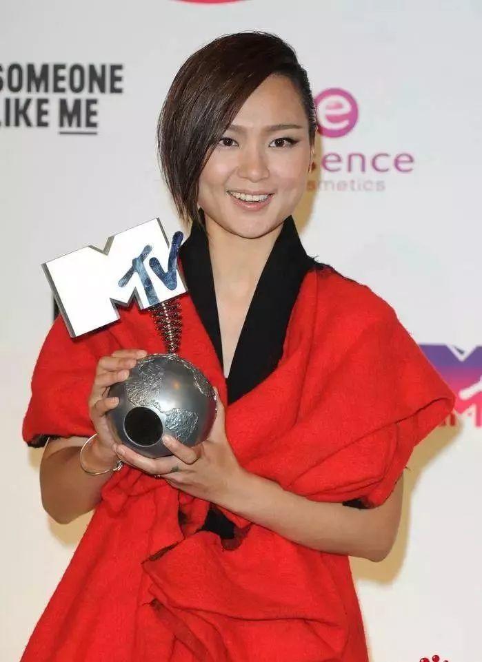 “超女”里人缘最好的歌手周笔畅，十年磨一剑，一朝试锋芒