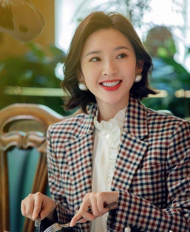 一出道就演《甄嬛传》的演员唐艺昕，嫁给张若昀后被宠成了公主