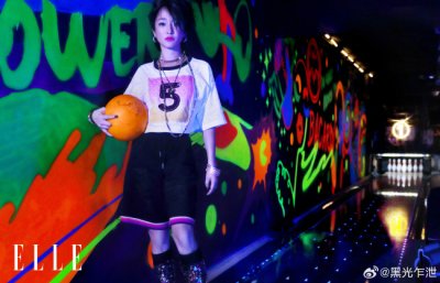 ​复古！周迅再登ELLE封面 千禧御姐穿梭摩登潮流