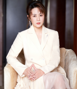 ​毕业就结婚的国家一级演员马丽，与丈夫恩爱30余年生子，幸福美满