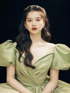 ​张婧仪被周迅力捧，出道4年10个女主，终于火了，她的个人简介