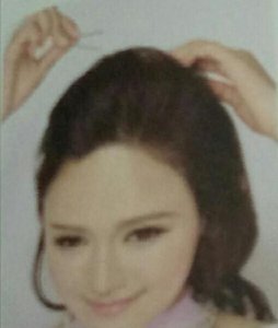 ​半扎头发怎么扎好看(怎样扎半头发简单好看)