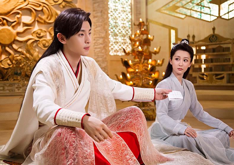 邓伦与杨紫恋情坐实假戏真做?网曝邓伦疯狂求爱杨紫真假?