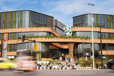 ​百联西郊焕新回归：引入友宠等多元场景，重塑商业空间