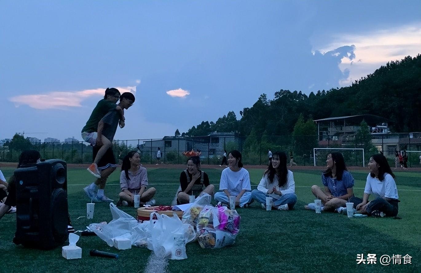 比较嗨的酒桌游戏多人(酒桌游戏多人互动)