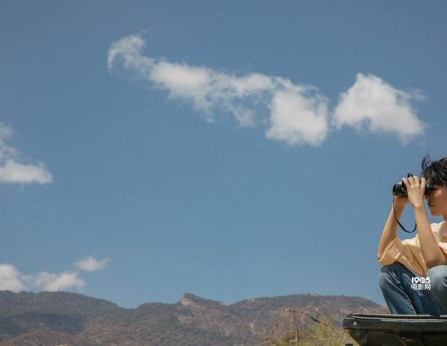 越野风情！王俊凯非洲写真 坐车顶眺望远方风景