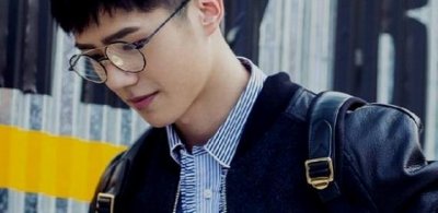 ​娱乐圈近视眼的明星，李易峰白敬亭上榜，最后一位近视高达1200度