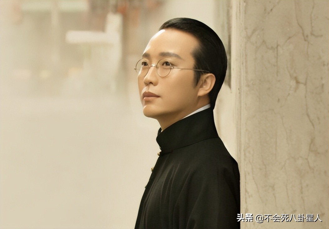 跳河自杀、要饭乞讨，被梅葆玖称哗众取宠的李玉刚，现状如何