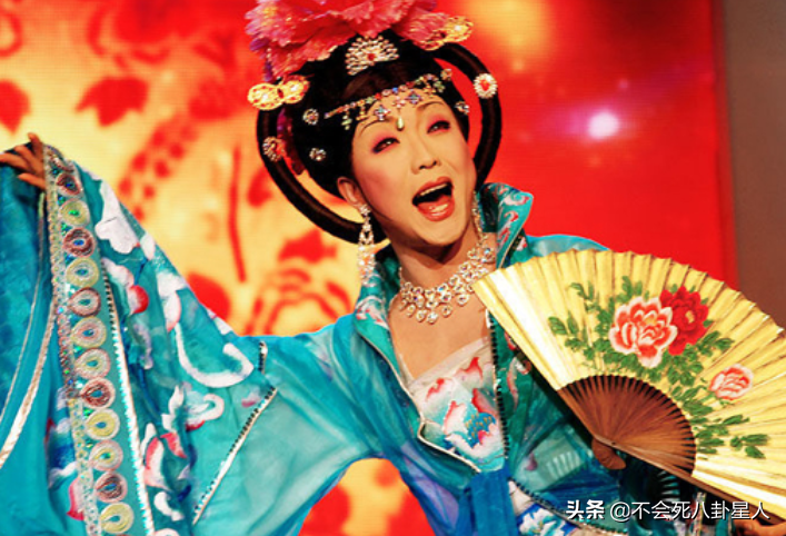 跳河自杀、要饭乞讨，被梅葆玖称哗众取宠的李玉刚，现状如何