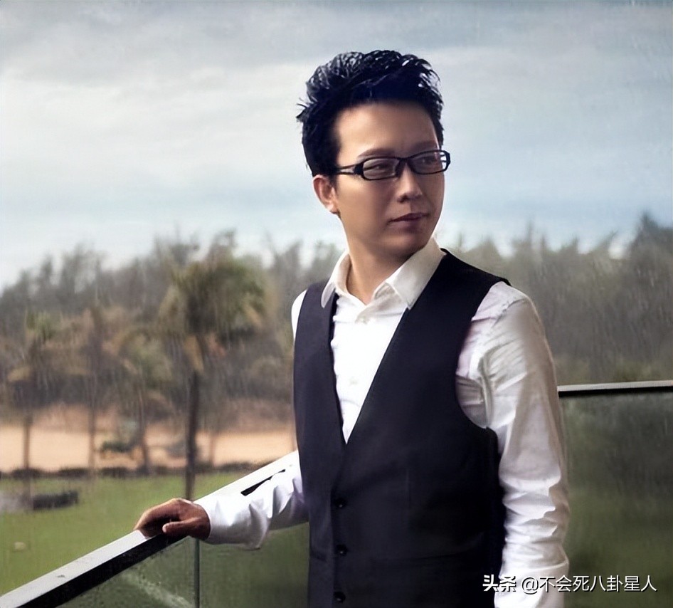 跳河自杀、要饭乞讨，被梅葆玖称哗众取宠的李玉刚，现状如何