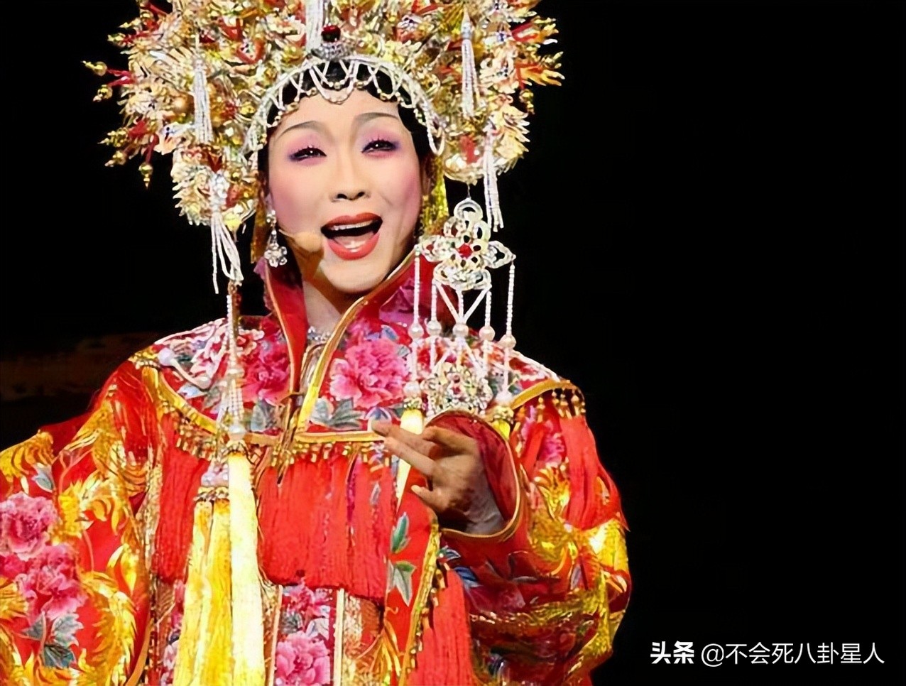 跳河自杀、要饭乞讨，被梅葆玖称哗众取宠的李玉刚，现状如何