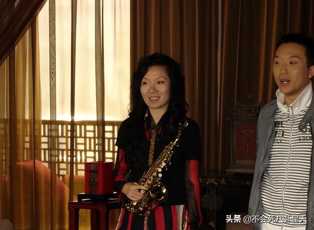 跳河自杀、要饭乞讨，被梅葆玖称哗众取宠的李玉刚，现状如何