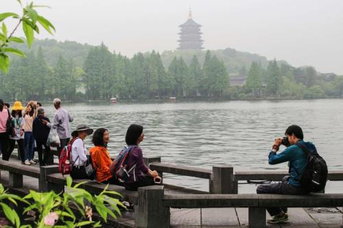 西湖歌舞几时休的全诗