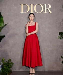 ​迪丽热巴花三三合照 气质一对比就看出来了