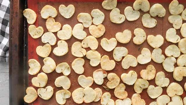 烤箱烤土豆片温度和时间是多少（烤箱烤土豆温度和时间）