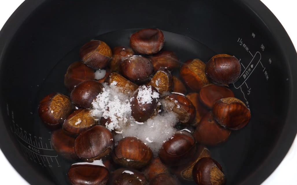 生栗子怎么煮好吃又好剥皮-(买了生栗子怎么煮好吃窍门)