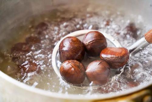 生栗子怎么煮好吃又好剥皮-(买了生栗子怎么煮好吃窍门)