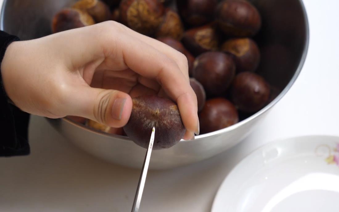 生栗子怎么煮好吃又好剥皮-(买了生栗子怎么煮好吃窍门)