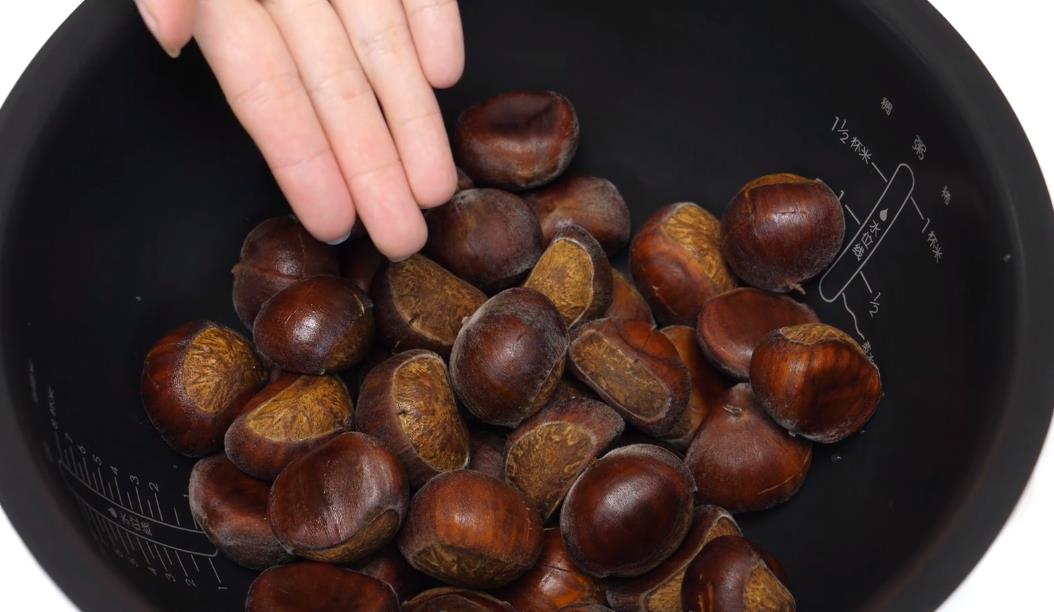 生栗子怎么煮好吃又好剥皮-(买了生栗子怎么煮好吃窍门)