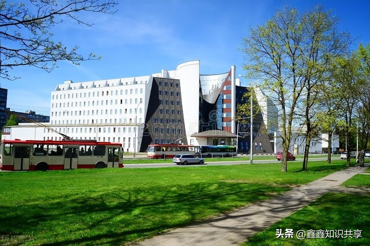 老年公寓多少钱一个月(老年公寓和养老院的区别在哪里)