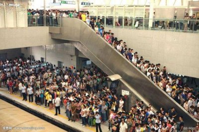 ​原创为什么早上同一时间的周一和周五地铁人数不同呢