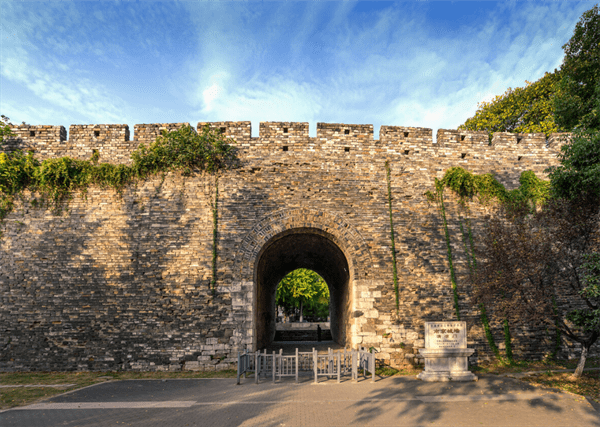 金陵是哪个城市(南京为何叫金陵)