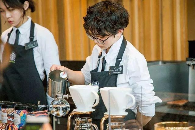 星巴克招聘需要什么条件(星巴克面试容易过吗)