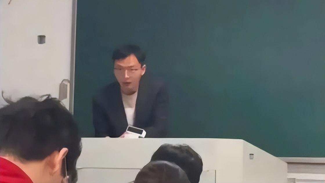 “高启盛老师”走红 本人回应：要关注我的课