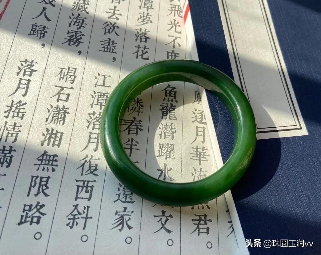 俄罗斯碧玉的特点及鉴别方法(俄罗斯碧玉怎么识别真假)