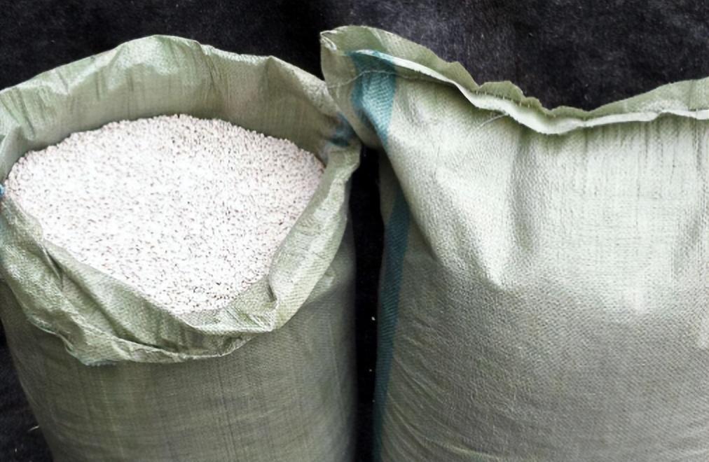 珍珠岩是什么材料做的(珍珠岩的成分和特点)