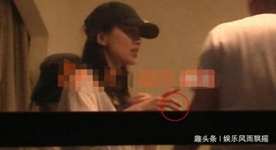 ​黄圣依疑被劝酒 黄圣依遭男子劝酒搂抱现场图 黄圣依饭局事件始末