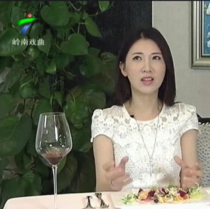 ​广东电视台节目主持人伍燕成为荧屏常青树，她是大湾区的美丽缩影