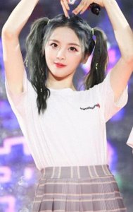 ​杨超越入驻微博4年，仅关注一位韩国男明星，网友：眼光太好了