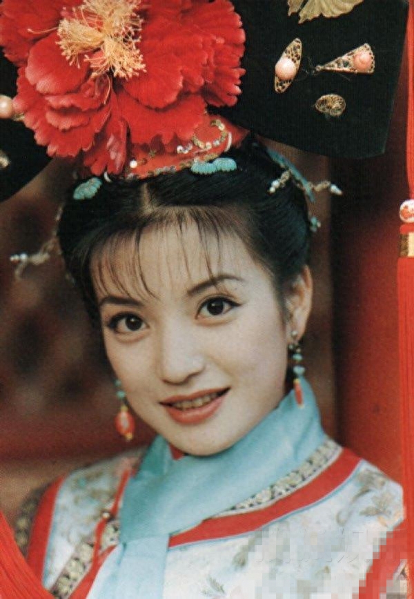 罕见《还珠格格》剧照：看到第三张穿帮镜头再也忍不住笑了