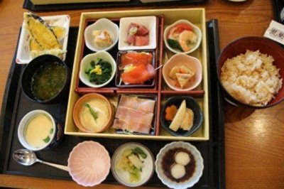 ​全球美食最多的国家，美国不够格，中国屈居第二，第一受女孩追捧